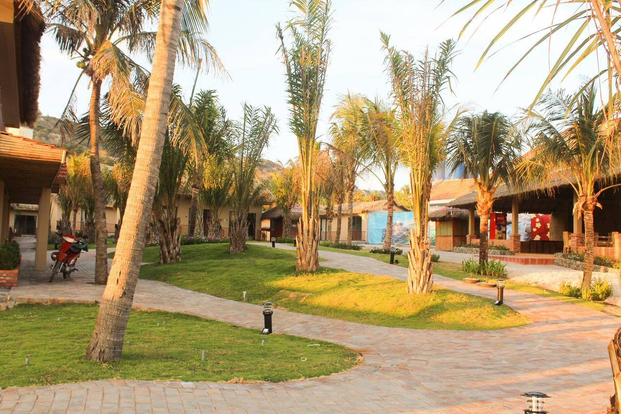 Eagles Beach Resort Phan Thiết Buitenkant foto