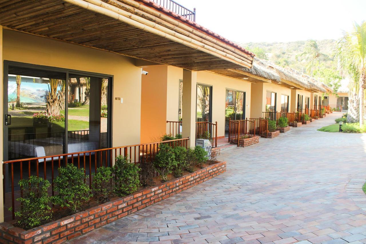 Eagles Beach Resort Phan Thiết Buitenkant foto